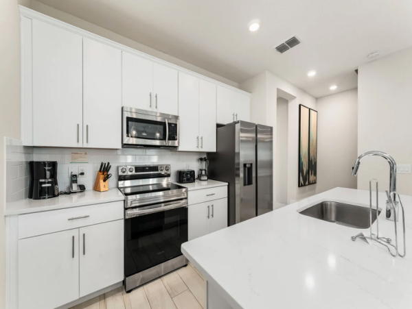Luxury Townhouse 3-bedroom - Great Amenities in Reunion